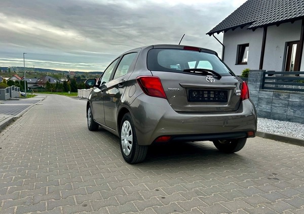 Toyota Yaris cena 37900 przebieg: 32700, rok produkcji 2016 z Chodzież małe 154